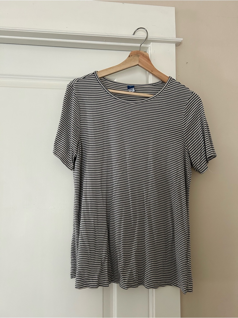 Old Navy Black & White Striped Short Sleeve Crew Tee